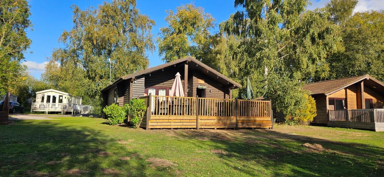 Bunting Lodge, 21 Duck Lake - B&B Tattershall