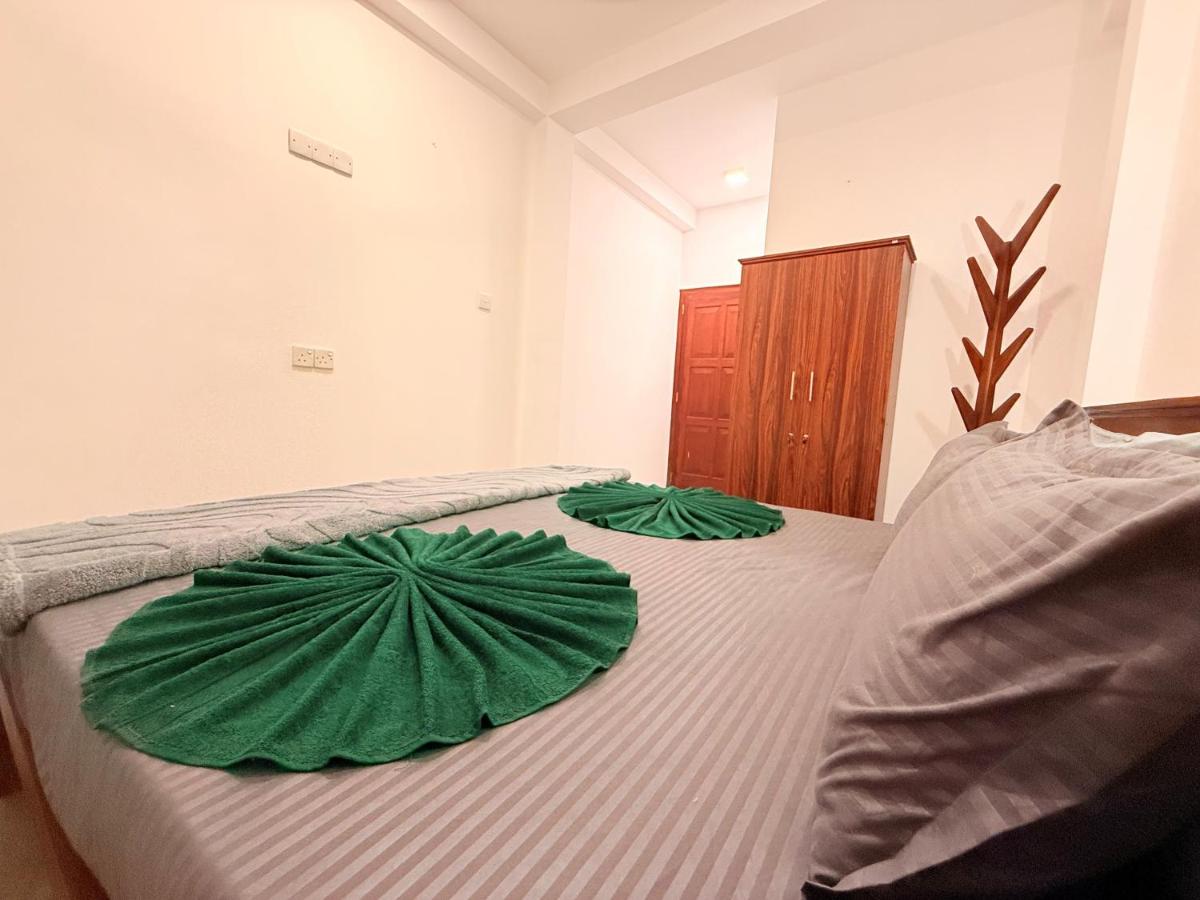 Gunaa's Stay - Bed and Breakfast Hikkaduwa