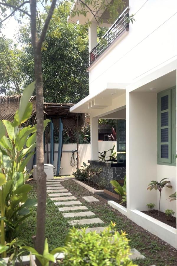 Cowees Surf & Stay - B&B Varkkallai