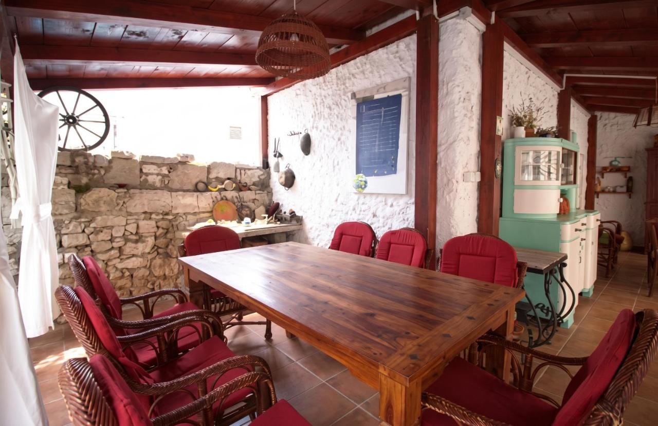 Charming Villa in Jezera with Private Pool - B&B Jezera