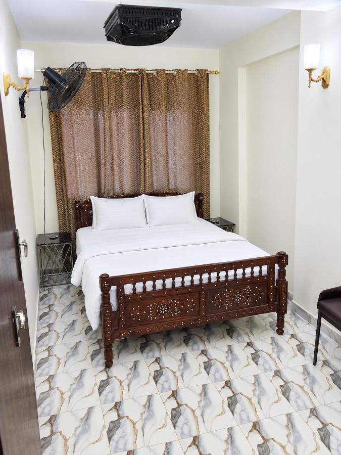 Waves Clifton Apartment - B&B Karachi