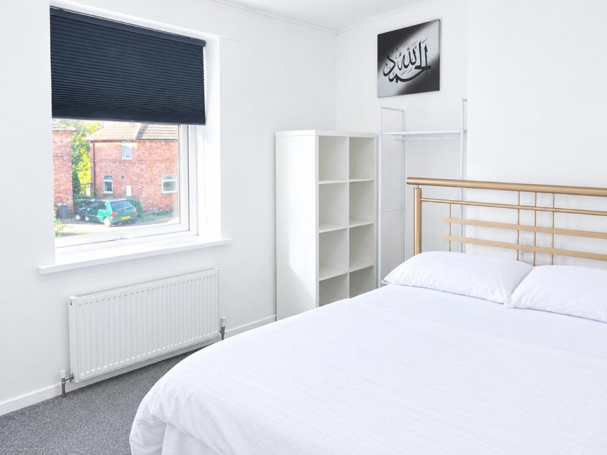 Excellent Central Private Double Room For Girls or Couples Only -West Bromwich - Shared Accommodation - Bed and Breakfast West Bromwich