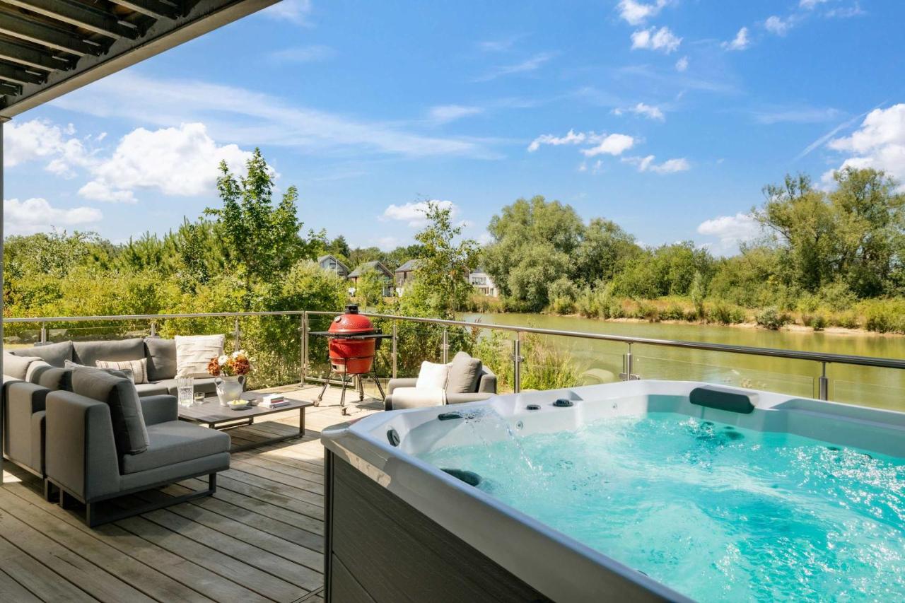 Mirrors Edge - Hot Tub Spa & Dog-Friendly Stay - Ferienwohnung Somerford Keynes