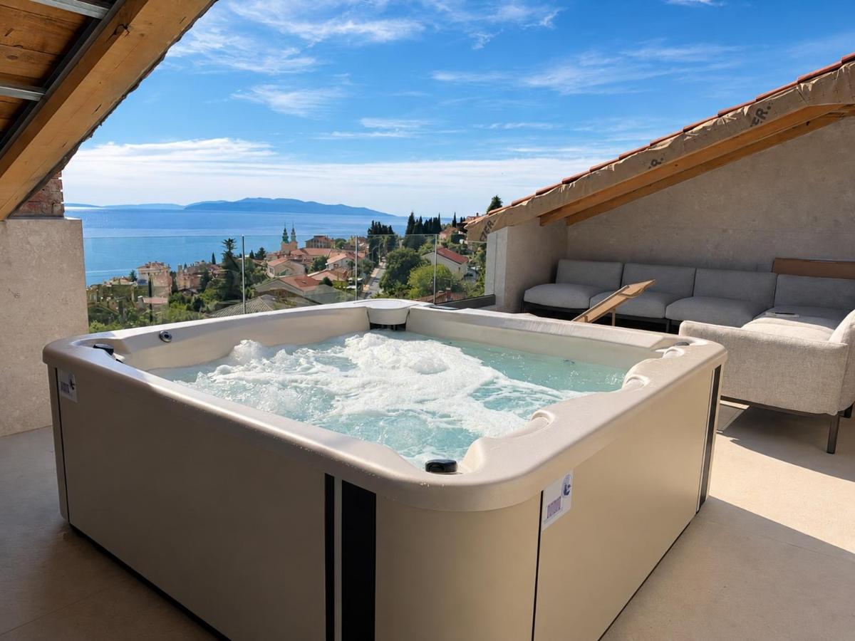 Panoramic Sea View Apartment Opatija with Jacuzzi - Chambres d'hôtes Opatija
