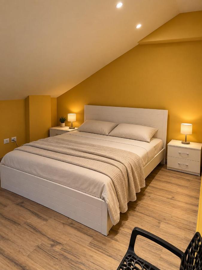 Appartamento con 2 Camere da Letto e Vista Mare 