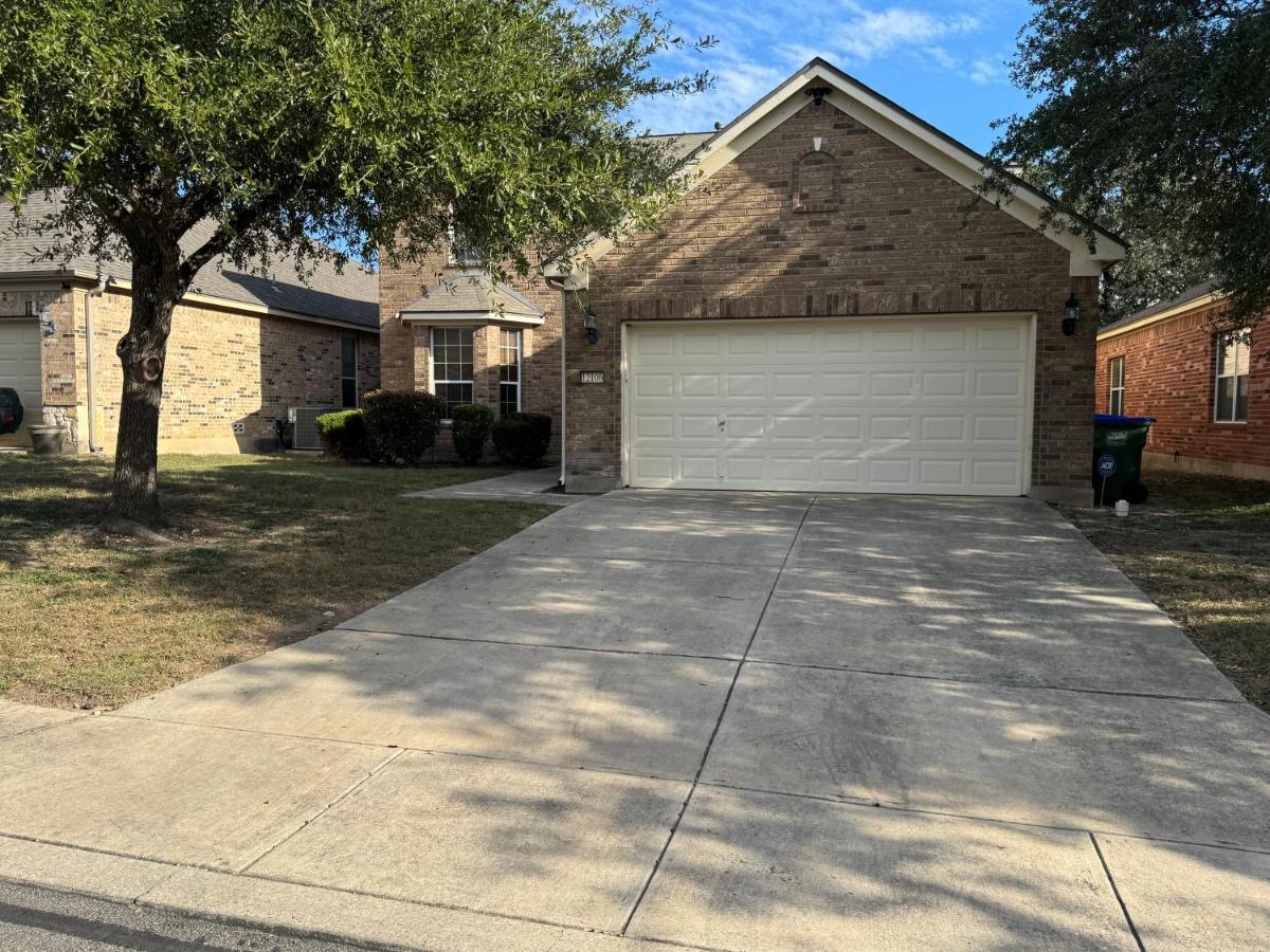 Alamo City Retreat - Wi-Fi, Parking, Self Check In - B&B San Antonio