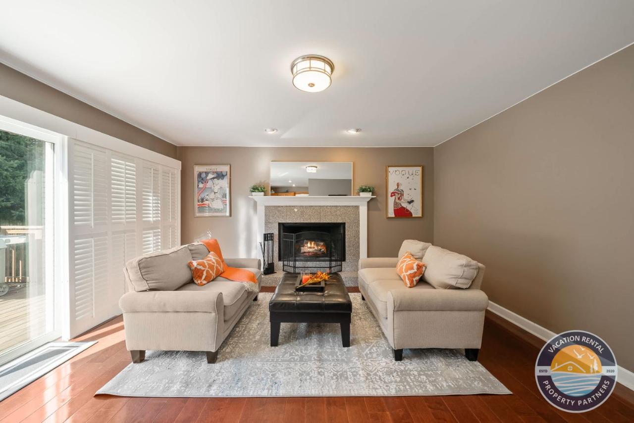 Chic Lake Geneva Retreat Spring & Summer Getaway Near Lake & Golf - B&B Lake Geneva