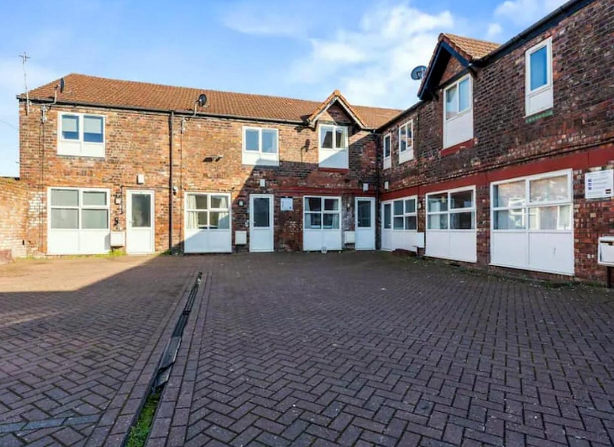 Luton Grove - B&B Liverpool