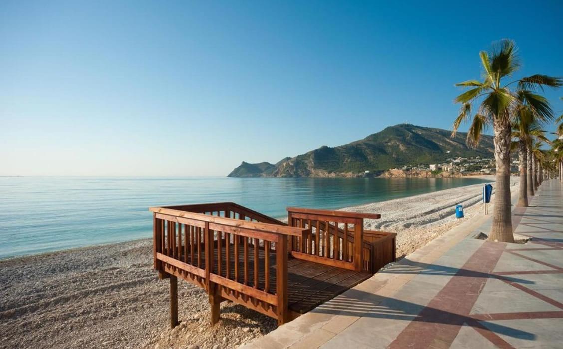 Nice and cozy flat with pool next to the beach - B&B Alboraya