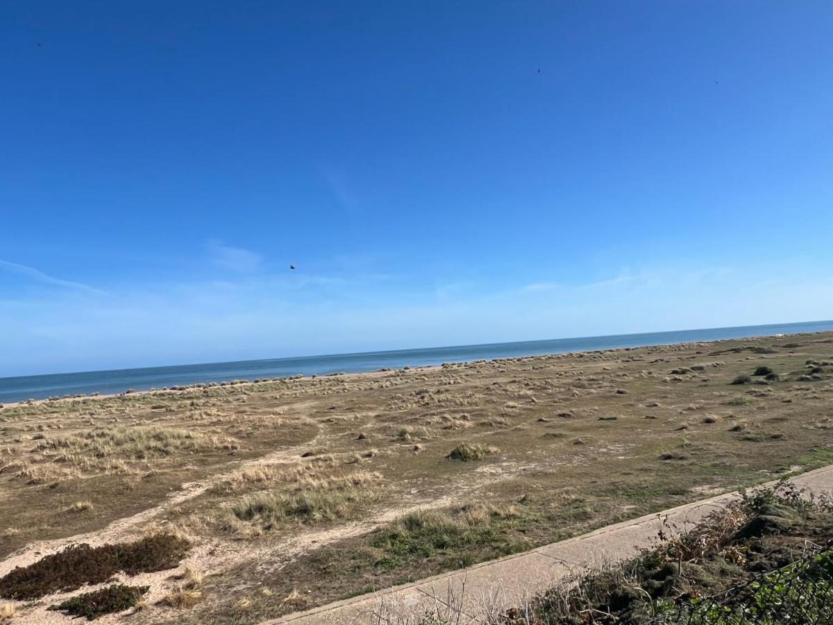 Dog Friendly Beachside Cottage Kessingland with private parking - Chambres d'hôtes Kessingland