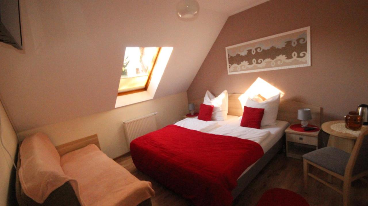 Deluxe Room (2 Adults + 1 Child)