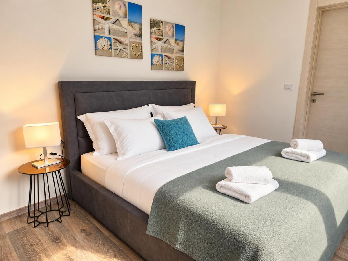 Luxe Appartement met 2 Slaapkamers, een Terras en Uitzicht op Zee