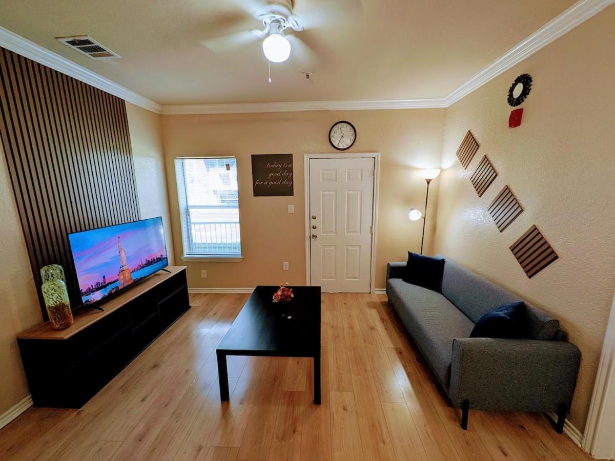 Military Village 3102 Two Bedroom Near Lackland AFB - B&B San Antonio