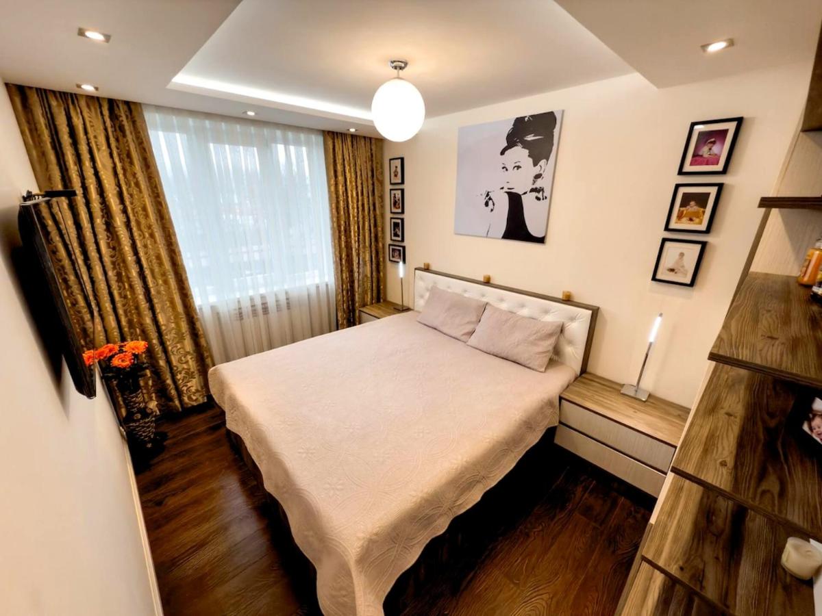 Studio 36 - Spacious Flat with Super King Bed - B&B Calarasi