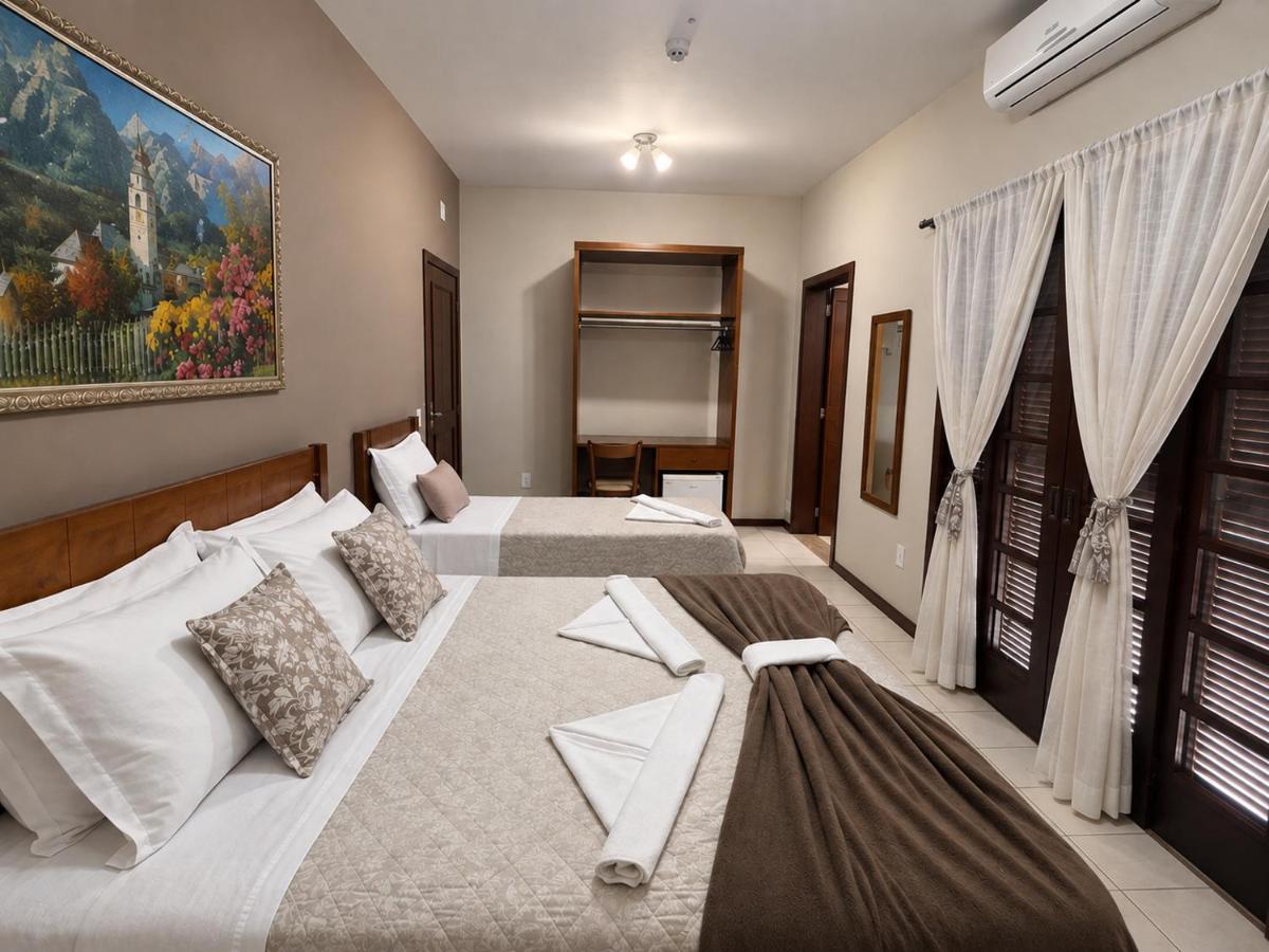 Kamer met Queensize Bed en Balkon