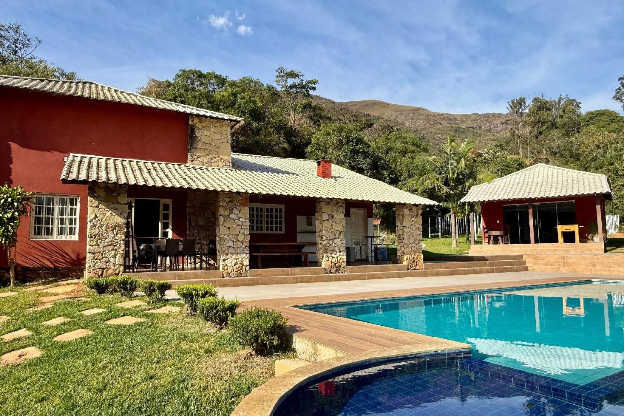 Casa de campo com piscina sala de jogos e trilhas - B&B Brumadinho