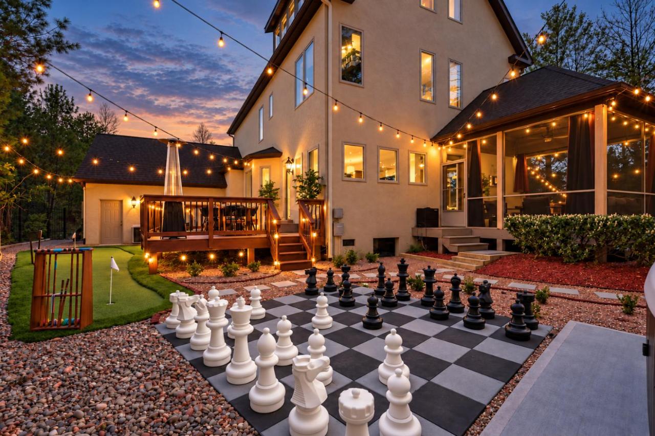 Sleeps 20 15 Mins to DT AVL Sauna Hot Tub! - Bed and Breakfast Fletcher