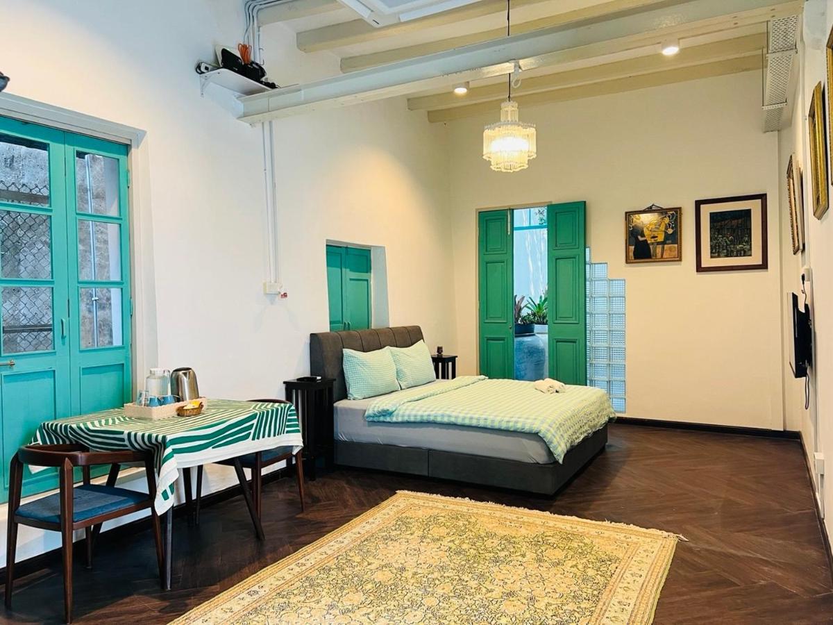 The Georgetown Green Gates - B&B George Town