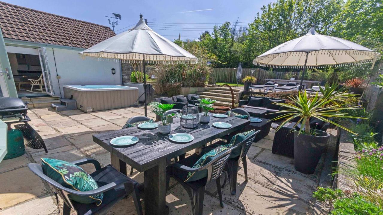Shippenrill Sleeps 14Hot Tub PingPong Fire Pit - B&B Croyde