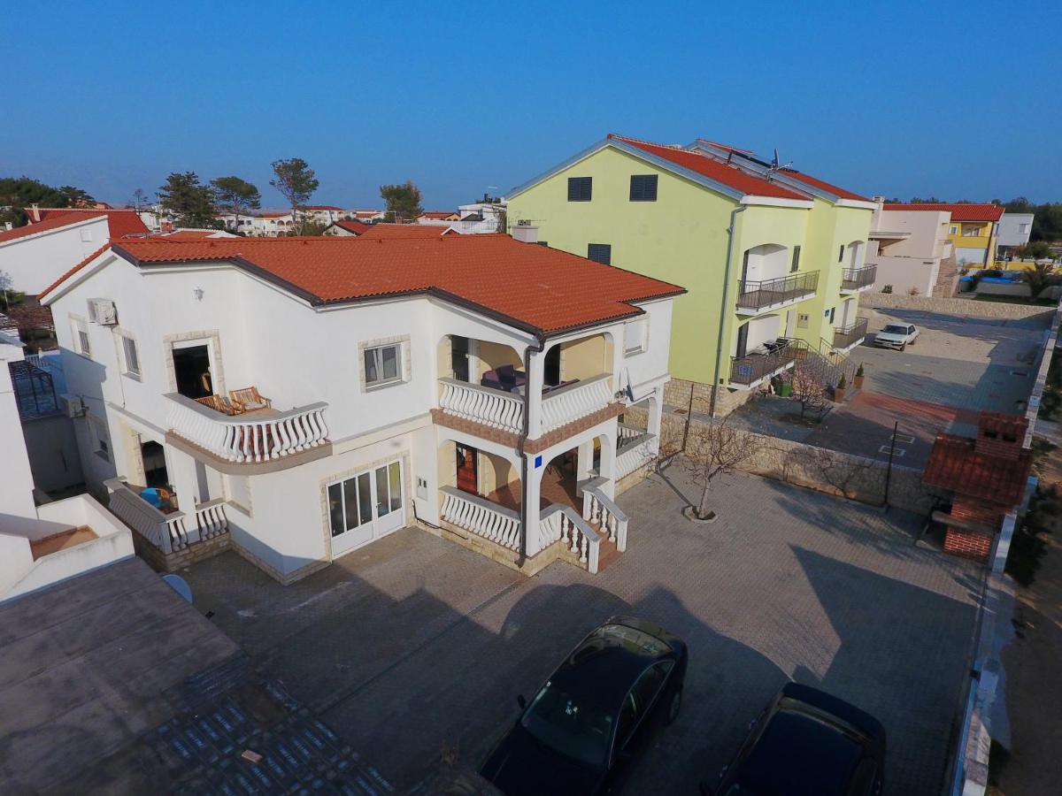 Apartments Tina P - Bed and Breakfast Vir