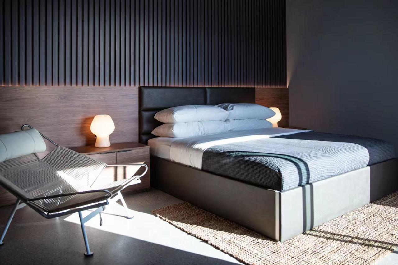 Black C House Modern w pool spa - B&B Yucca Valley