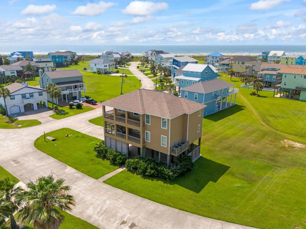 Spacious Beach Retreat Sleeps 25 Perfect for Families Groups - B&B Galveston