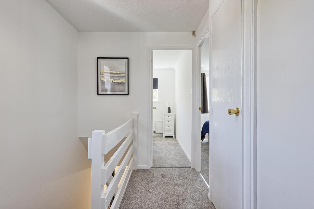 Surehaven Stays Great Notley Three Bedroom Home - B&B Great Notley