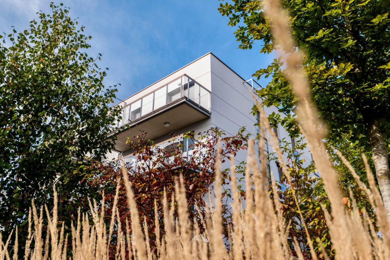 Apartament Nadmorski Dwór - plaża, sauna, kort, siłownia, park - B&B Gdansk