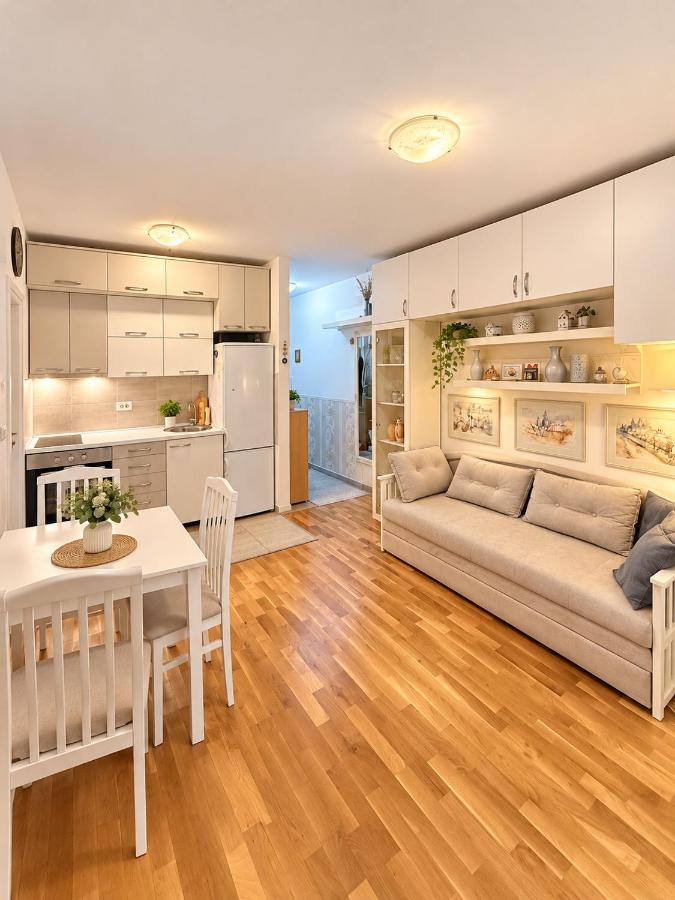 Lumière Modern Lux Apartment Near Fortress Free Parking - B&B Petrovaradin