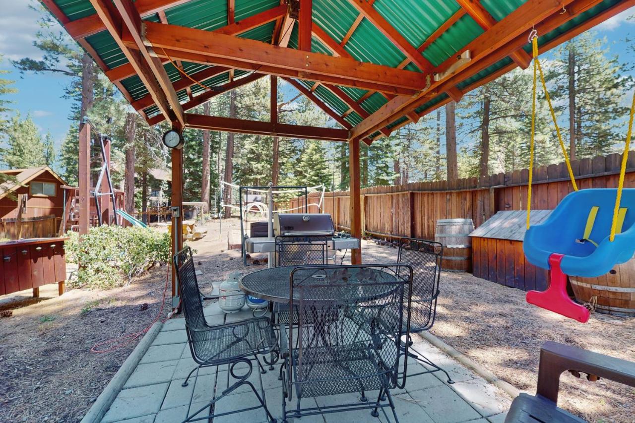 Spacious hideaway with private hot tub & huge yard - near the lake - Bed and Breakfast South Lake Tahoe