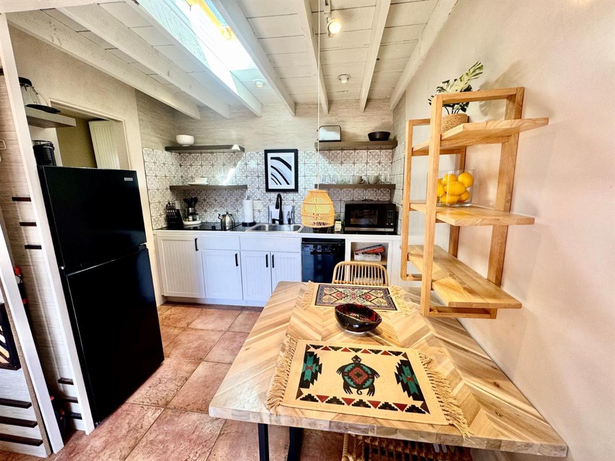 Specials Couples Retreat! Walk to Plaza & Shops! - B&B Santa Fe