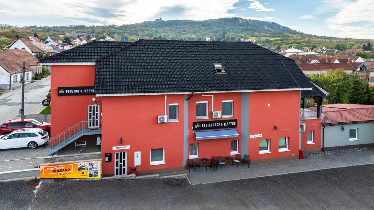Restaurace a penzion u Jessyho - Ferienwohnung Perná