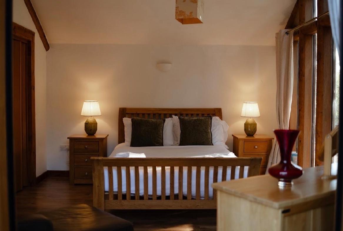 Stable lodge with Cosy Log Fire & Optional Hot tub - B&B Horspath