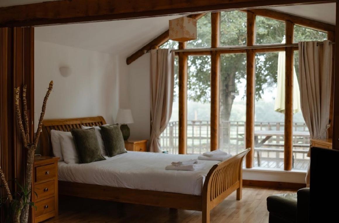 Stable lodge with Cosy Log Fire & Optional Hot tub - B&B Horspath