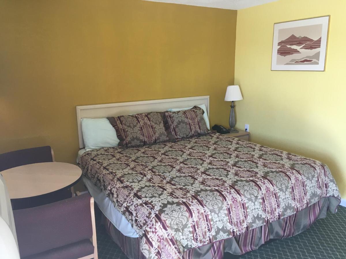 Zimmer mit Kingsize-Bett