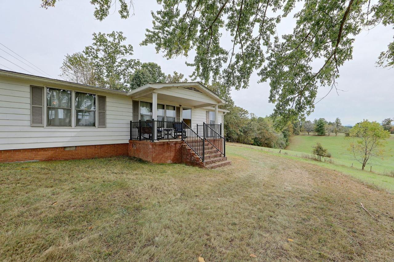 Asheville Days, Campfire Nights! Countryside Haven - Bed and Breakfast Leicester