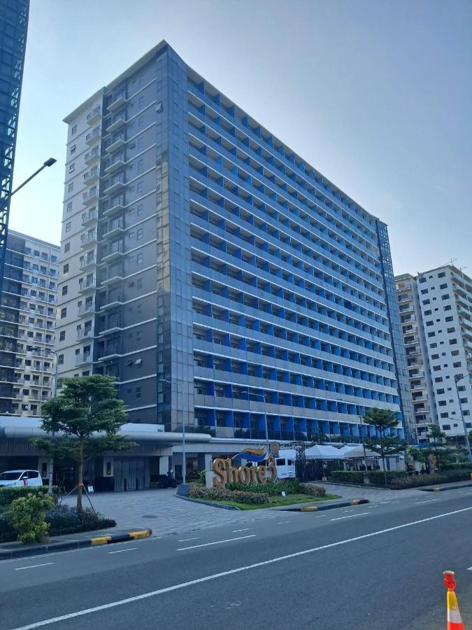 Simply Modern Staycation - 1BR Condo Pool View Walkable to MOA-Shore3 Tower4 - B&B Manila