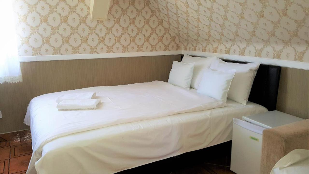 Chambre Double ou Lits Jumeaux avec Salle de Bains Commune