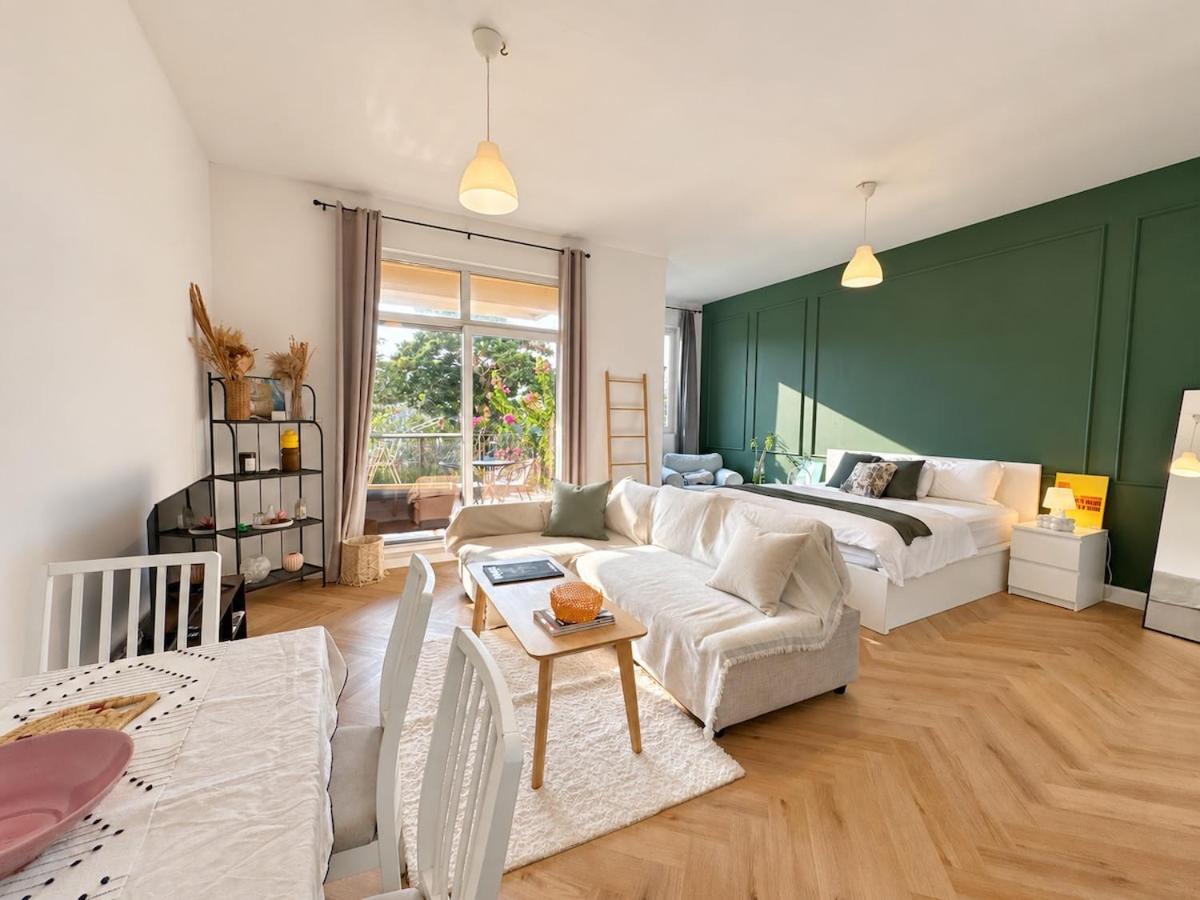 Spacious studio in a green oasis - Ferienwohnung Dubai