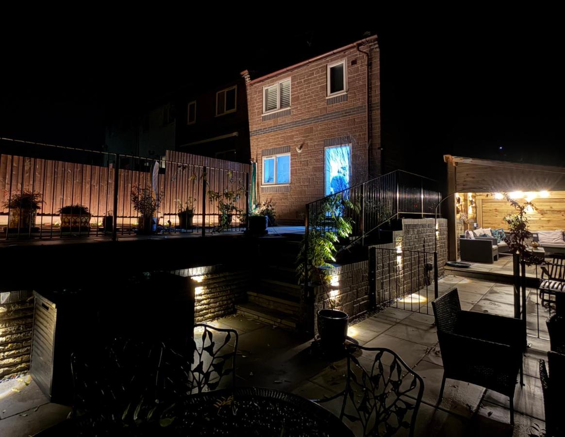 Riverside 2 Bedroom Townhouse with Car Charger - B&B Abergavenny