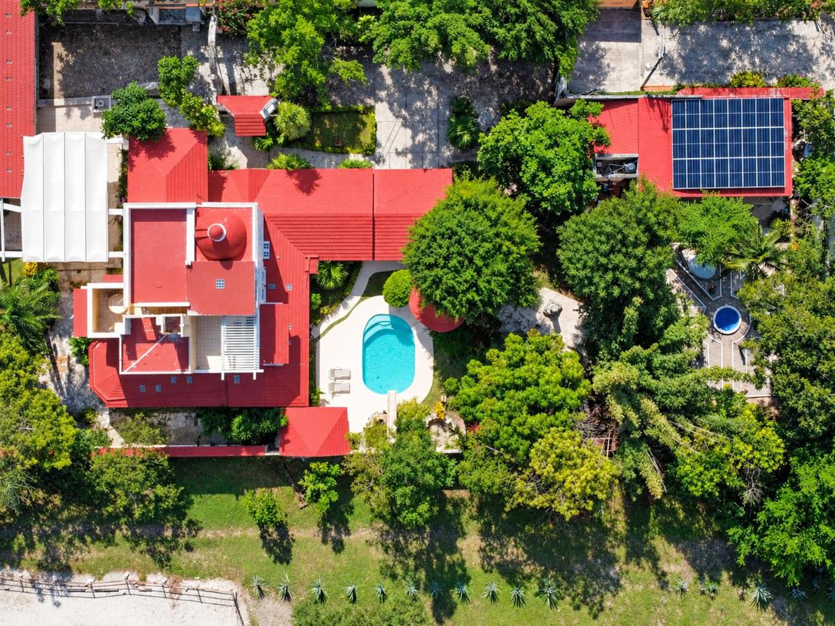 5 Bedroom Luxury Villa with Private Pool and Security - fits 12 - Chambres d'hôtes Cancún