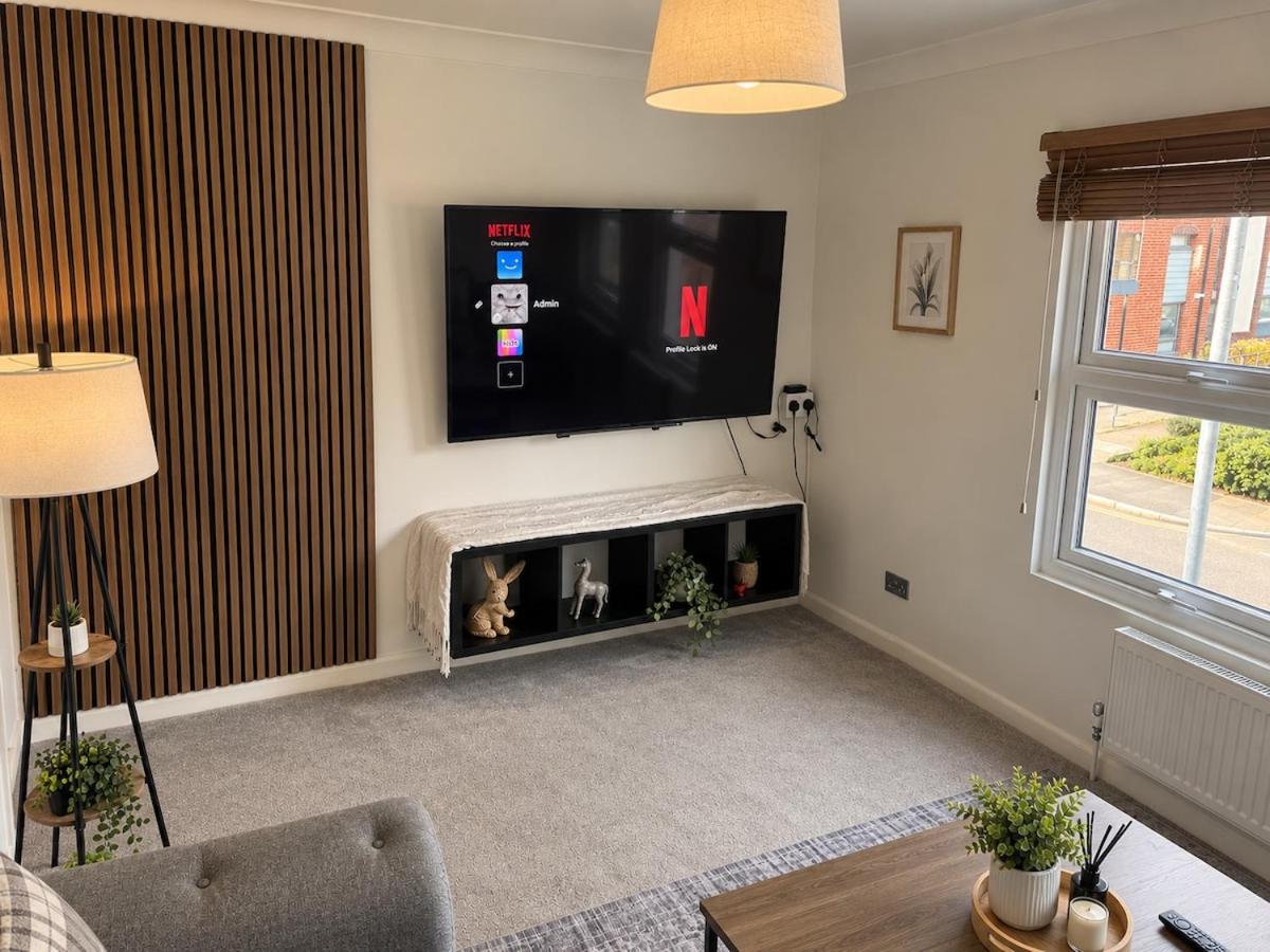 Cosy & Modern 2 Bed Apartment Sleeps 6 Watford - Bed and Breakfast Watford