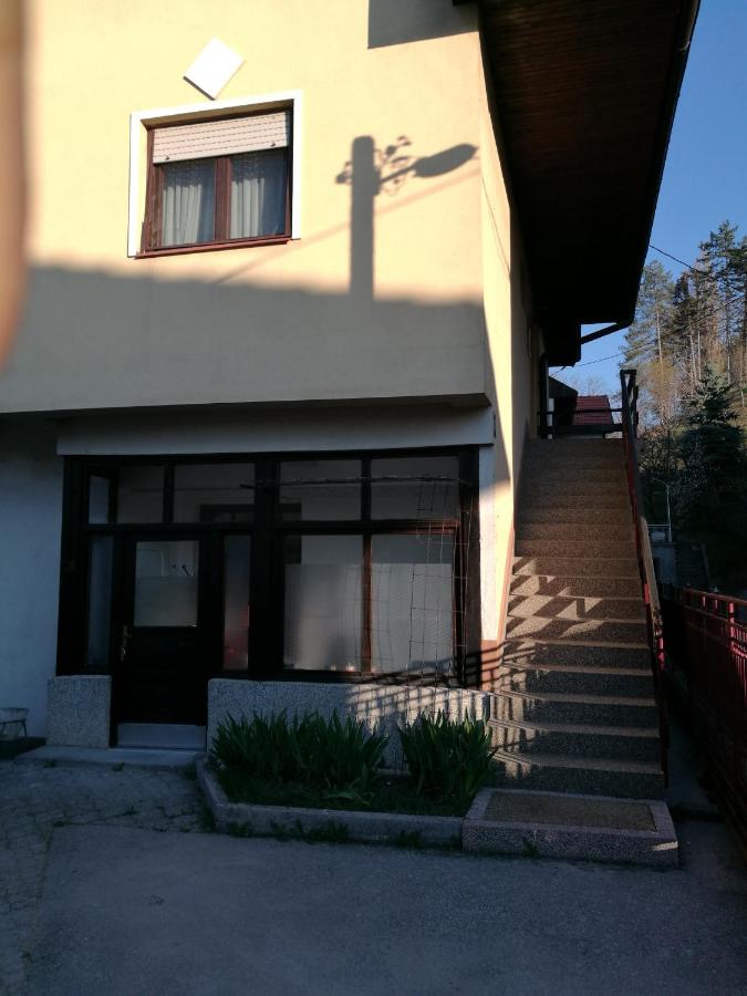 Central Tuzla apt - free parking - B&B
