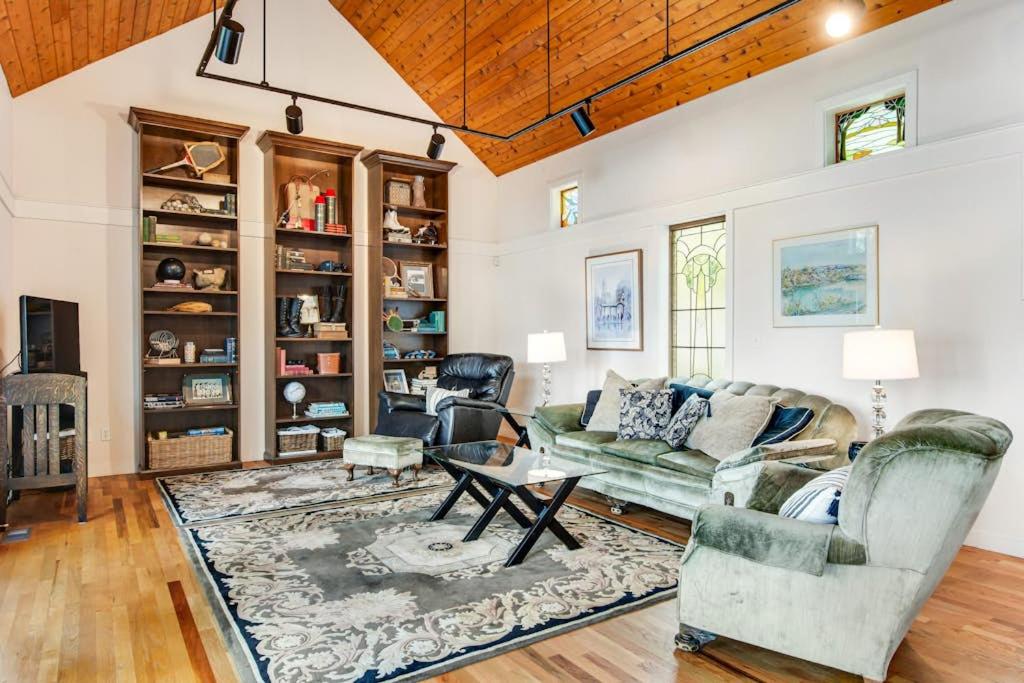 The American Dream - B&B Lakewood