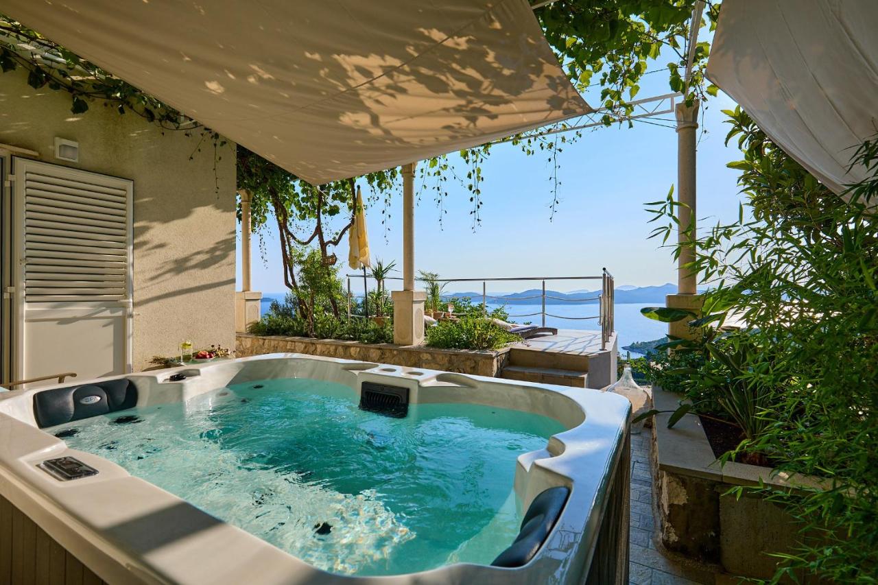 House Lilla with Private Hot Tub - Ferienwohnung Brsečine