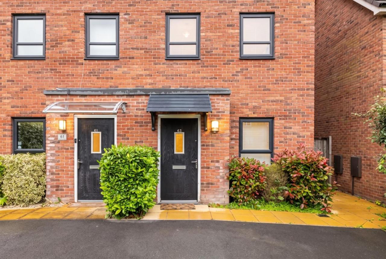 Salford Home, Sleeps 7 & Parking - B&B Manchester
