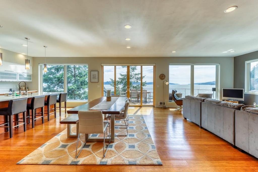 Paradise Cove Retreat - B&B Brinnon