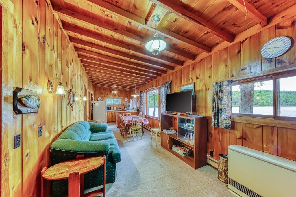 Basic Adirondack Camp - B&B Chestertown