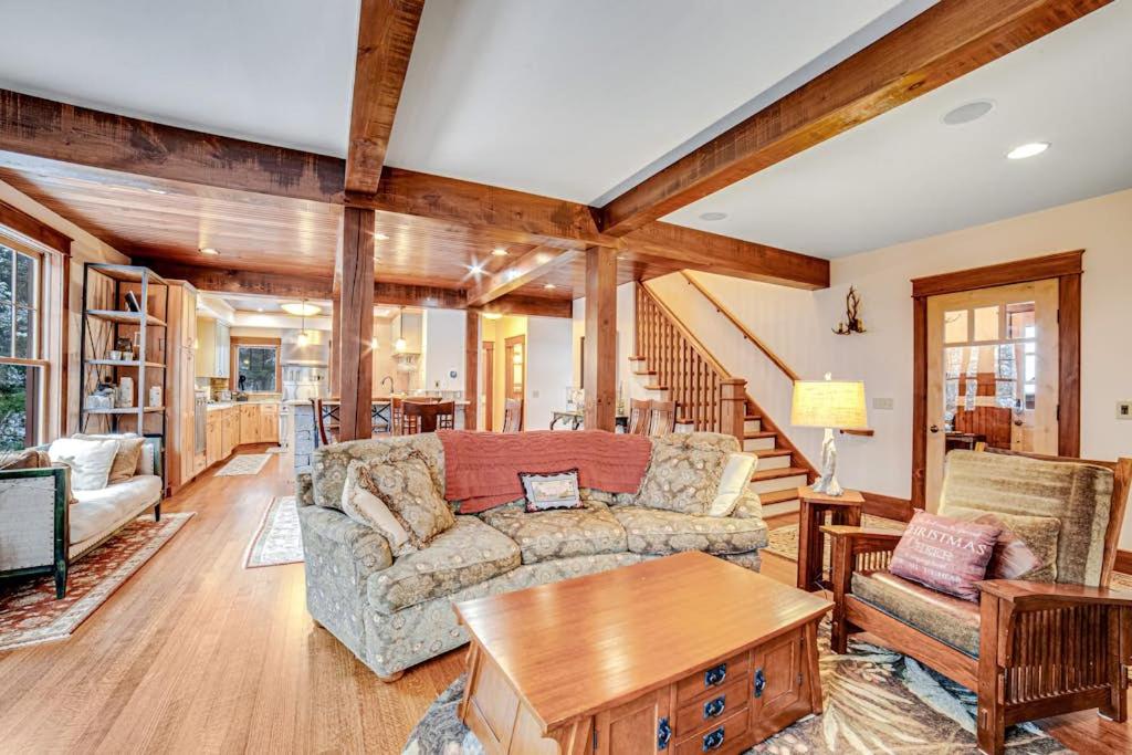 Around the Mountains - B&B Chestertown