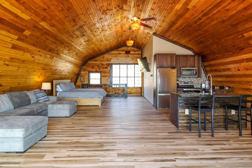 Seneca Lake Getaway - B&B Burdett